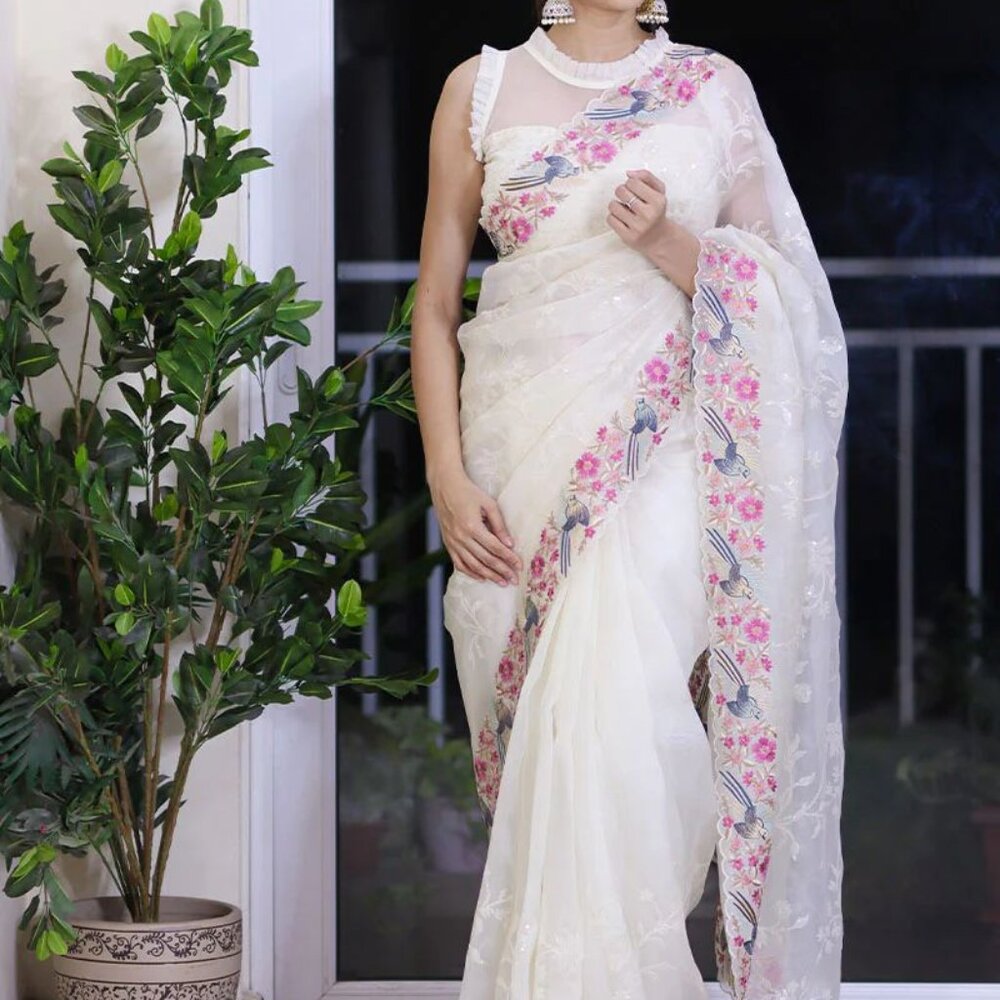 Beautiful Sequins--Saree - Picture 4 of 4